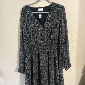 Old Navy Black and White Floral Long Sleeve Dress
